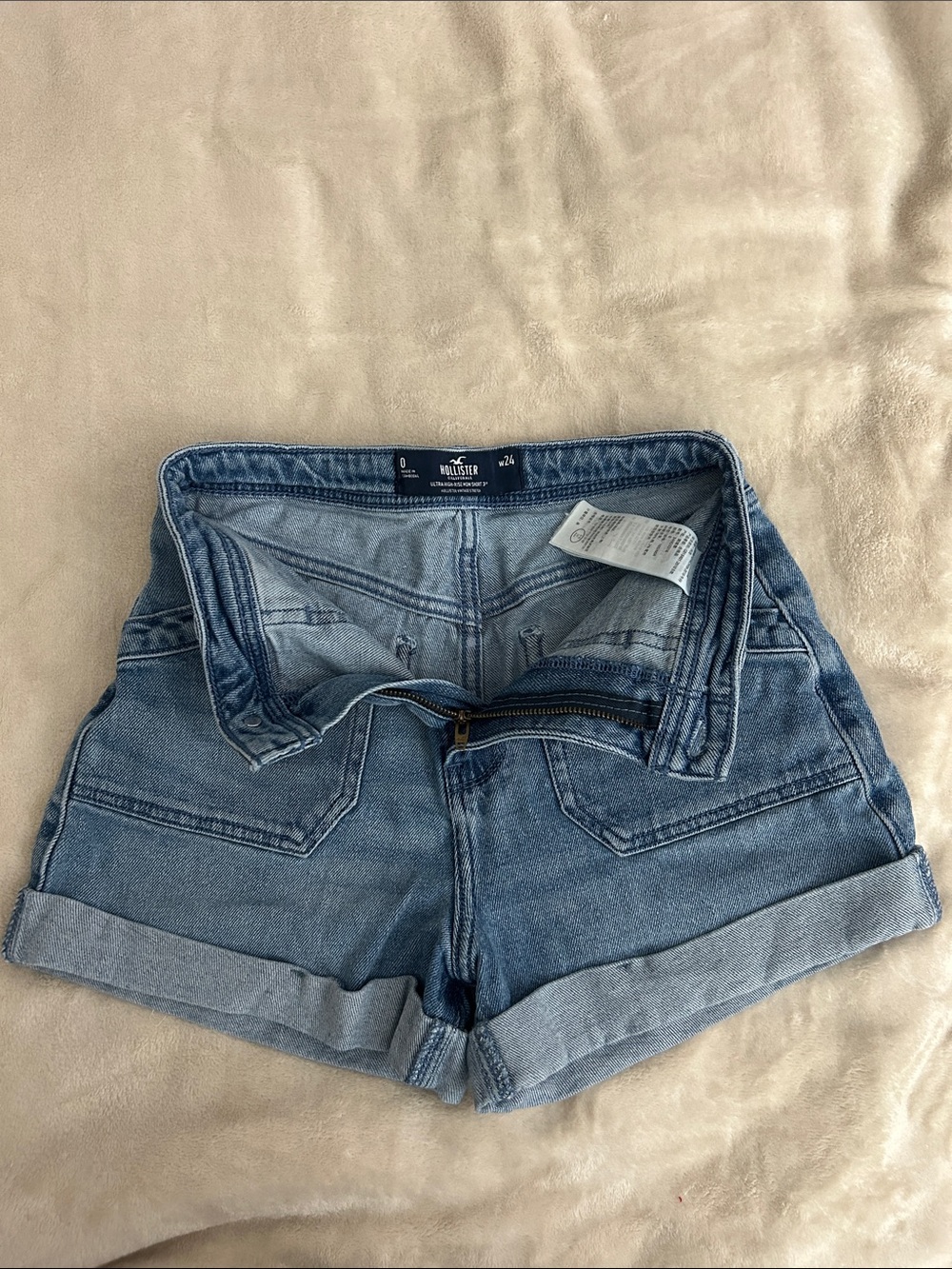 Hollister Light Wash Denim Roll-Cuff Women’s Shorts